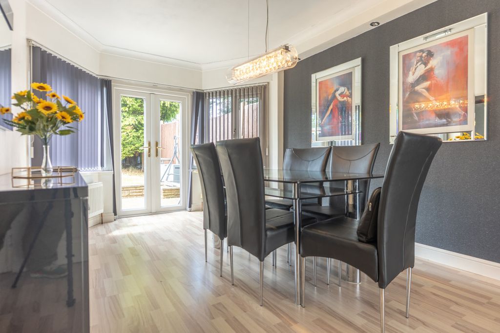 Property photo 3 of 25