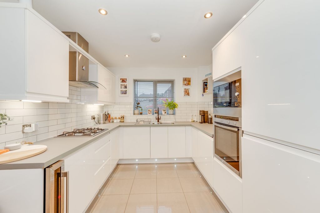 Property photo 2 of 23