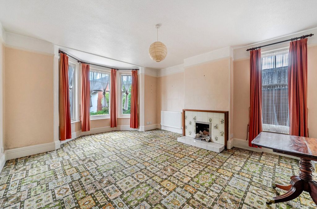 Property photo 3 of 14 Sitting Room