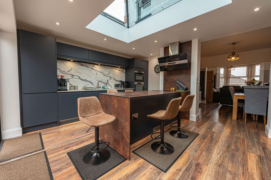 Property photo 2 of 35