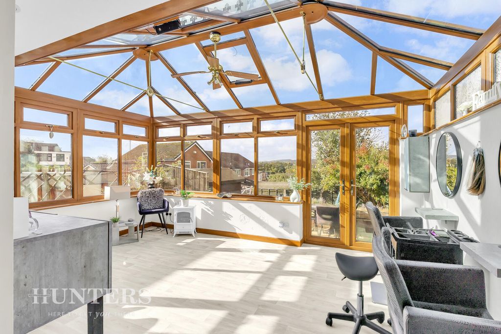 Property photo 3 of 23 Conservatory