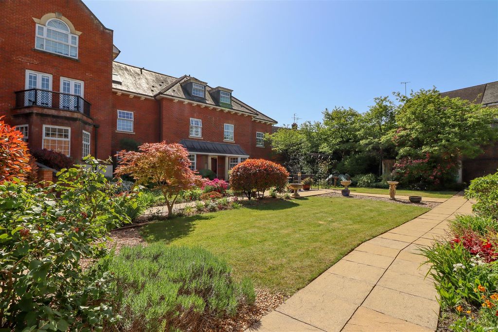 Additional image 18 of 2 bed flat for salePotters Place, Horsham RH12