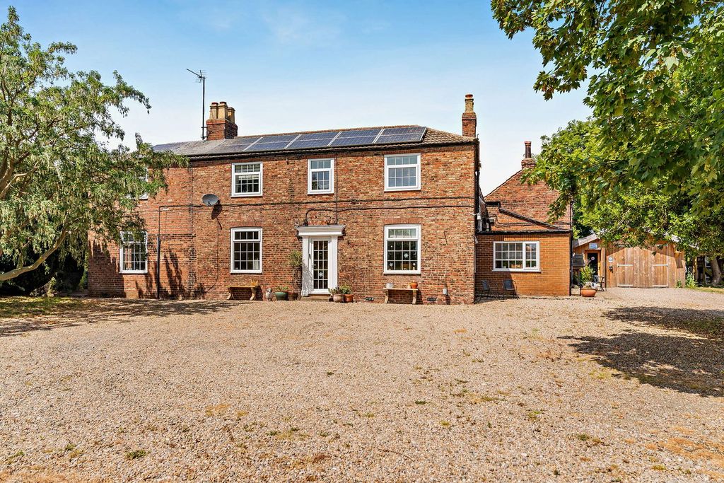 Property photo 1 of 31