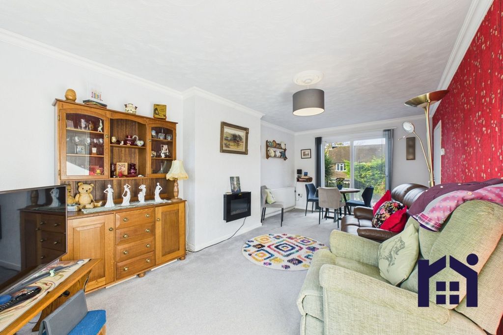 Property photo 2 of 21 Living Room