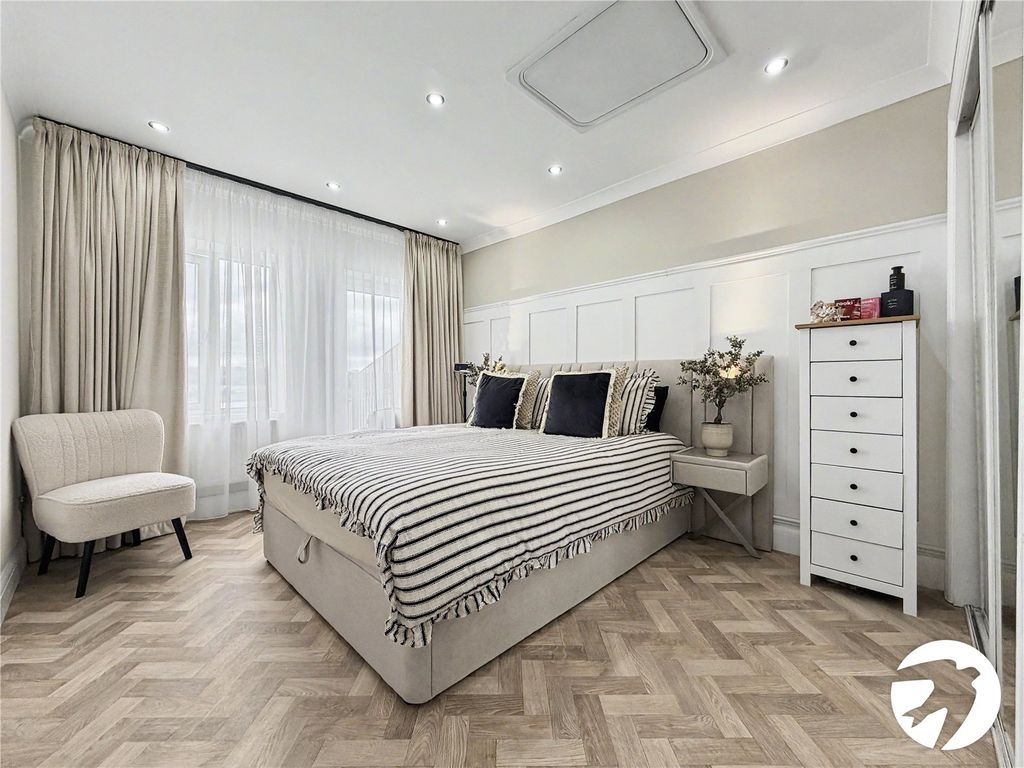 Property photo 3 of 18 Bedroom