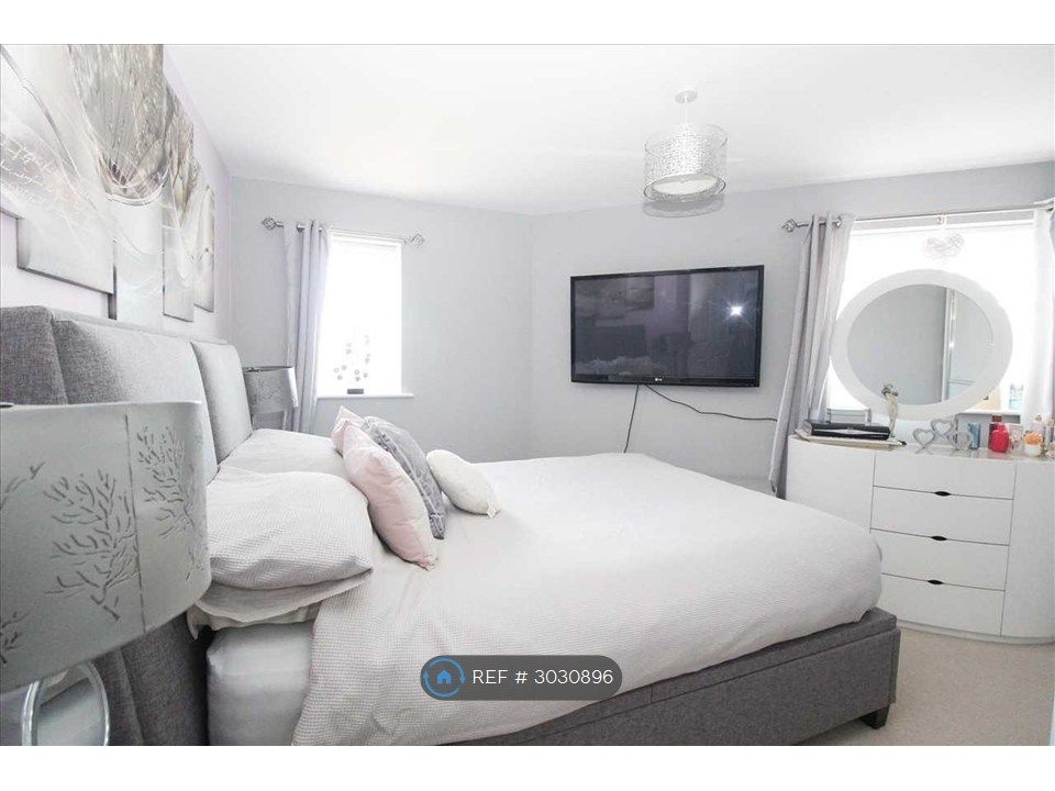 Property photo 1 of 11 Bedroom 1 4.93m x 3.78m