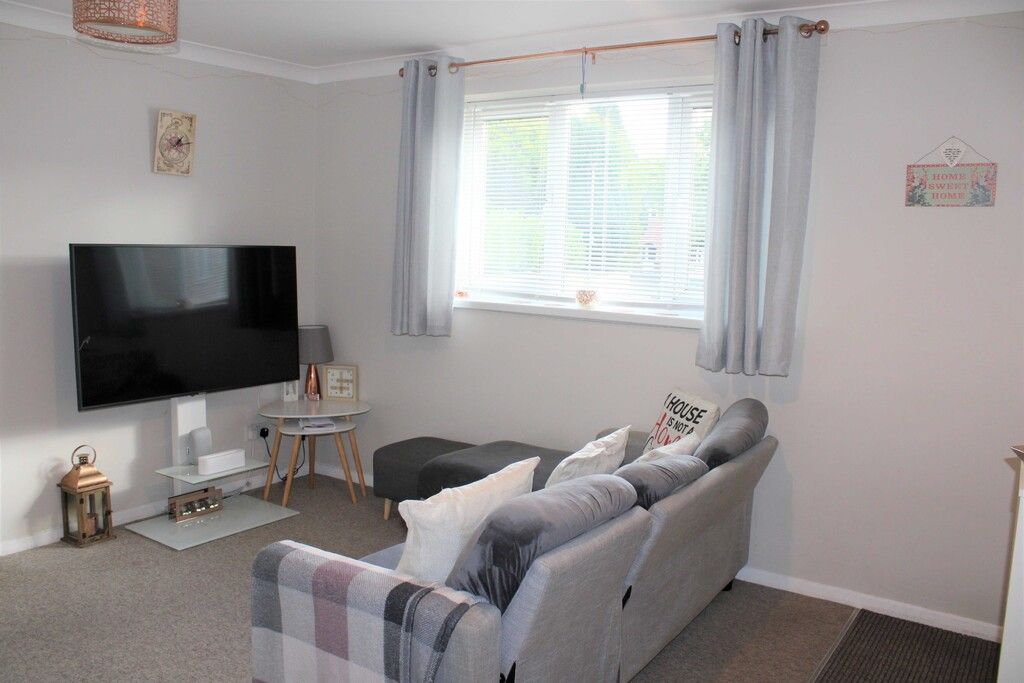 Property photo 3 of 9 Lounge