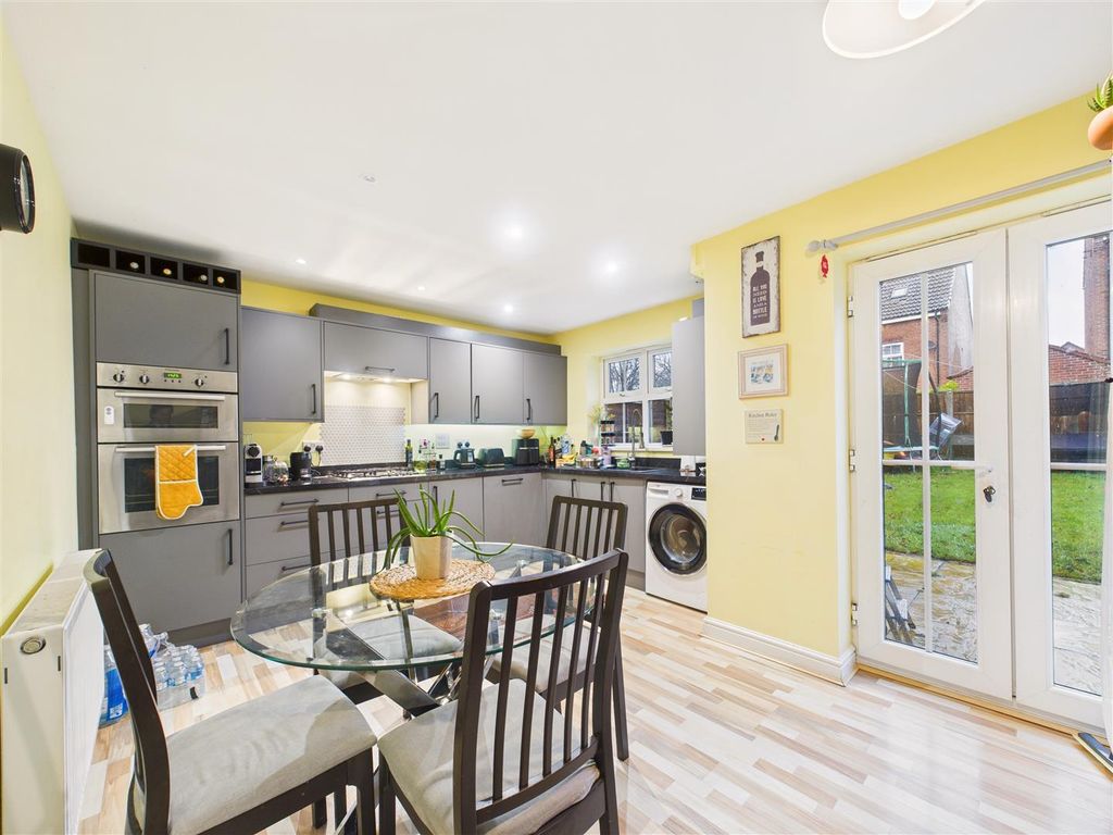 Property photo 3 of 11 Cam05451G0-Pr0094-Still009.Jpg