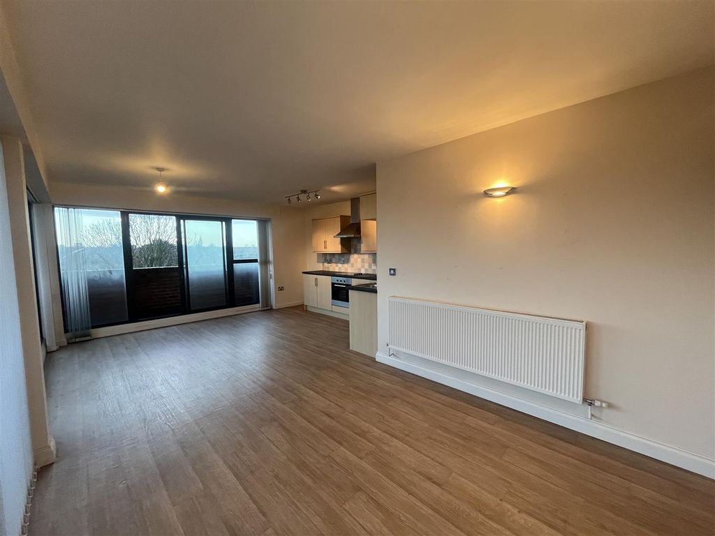 Property photo 3 of 10 Kitchen/Lounge