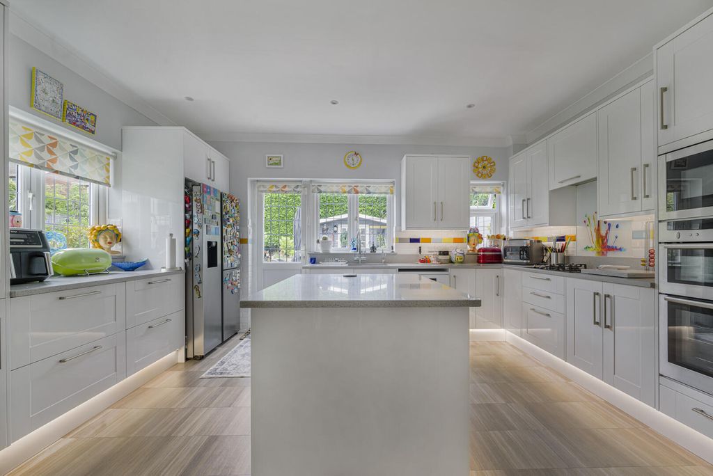 Property photo 2 of 33 Kitchen
