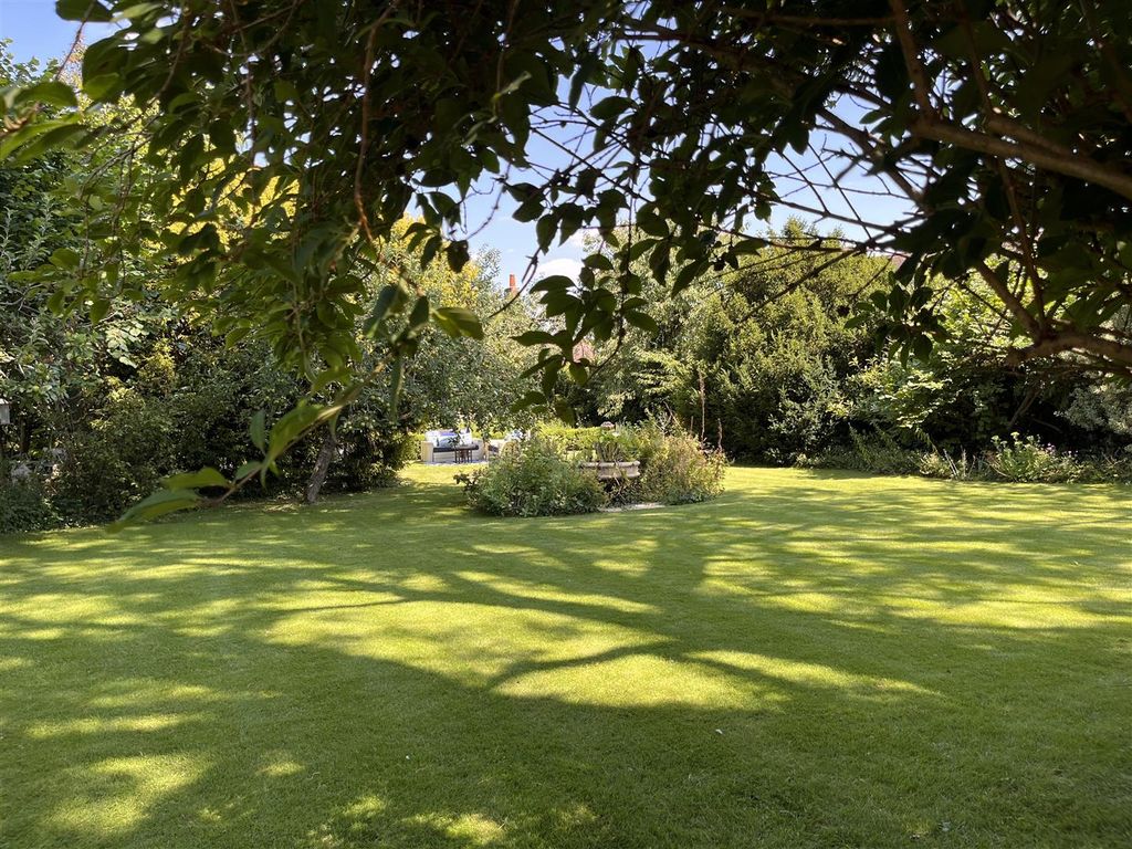 Property photo 2 of 38