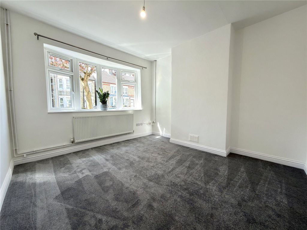 Property photo 3 of 14 Picture No. 08