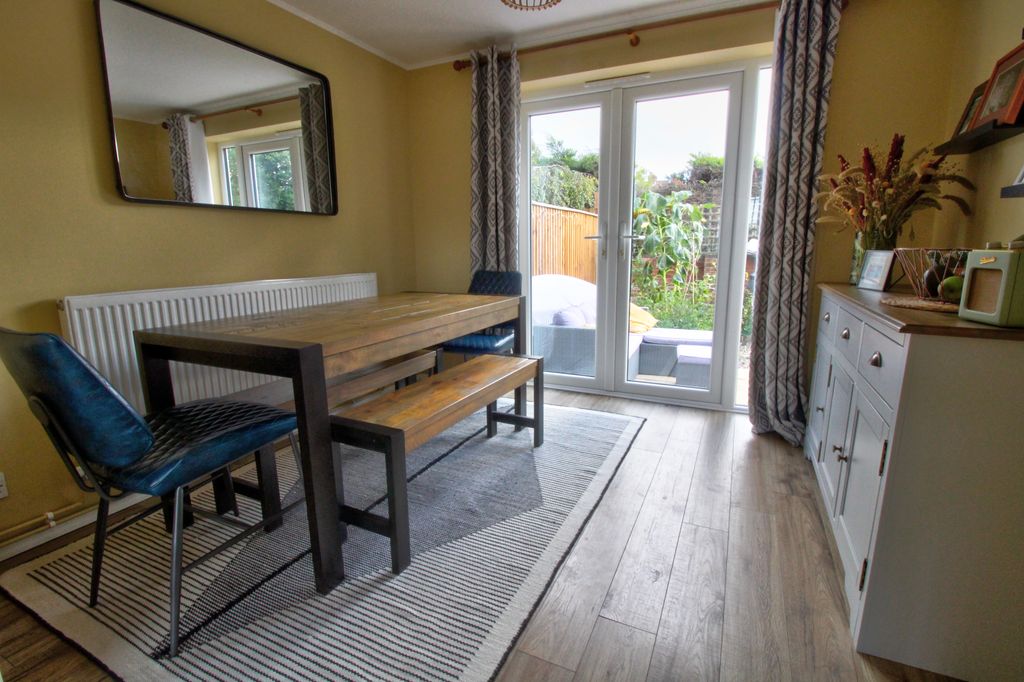 Property photo 3 of 12 Dining Area