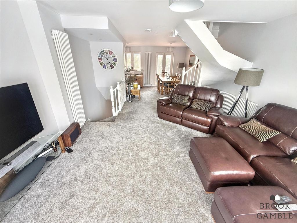 Property photo 2 of 33 01323 438506