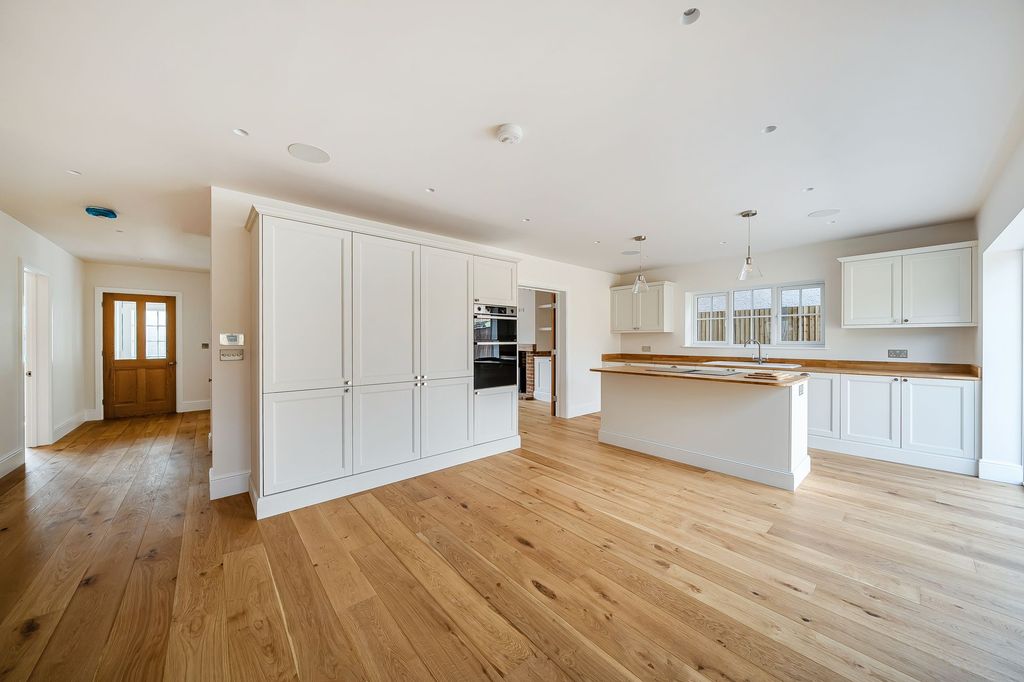 Property photo 2 of 19 Kitchen / Dining Room