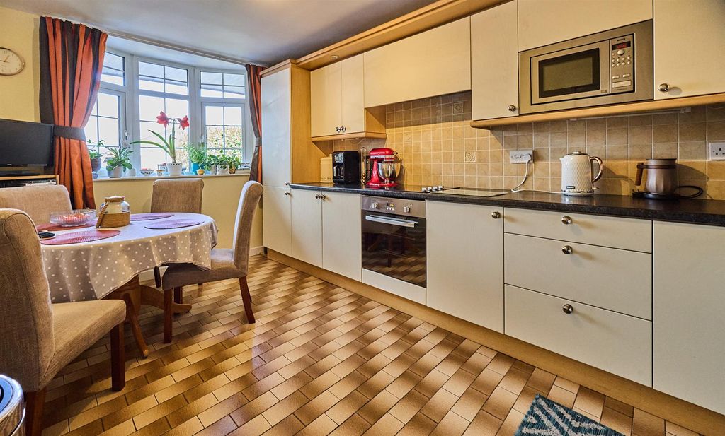 Property photo 3 of 23