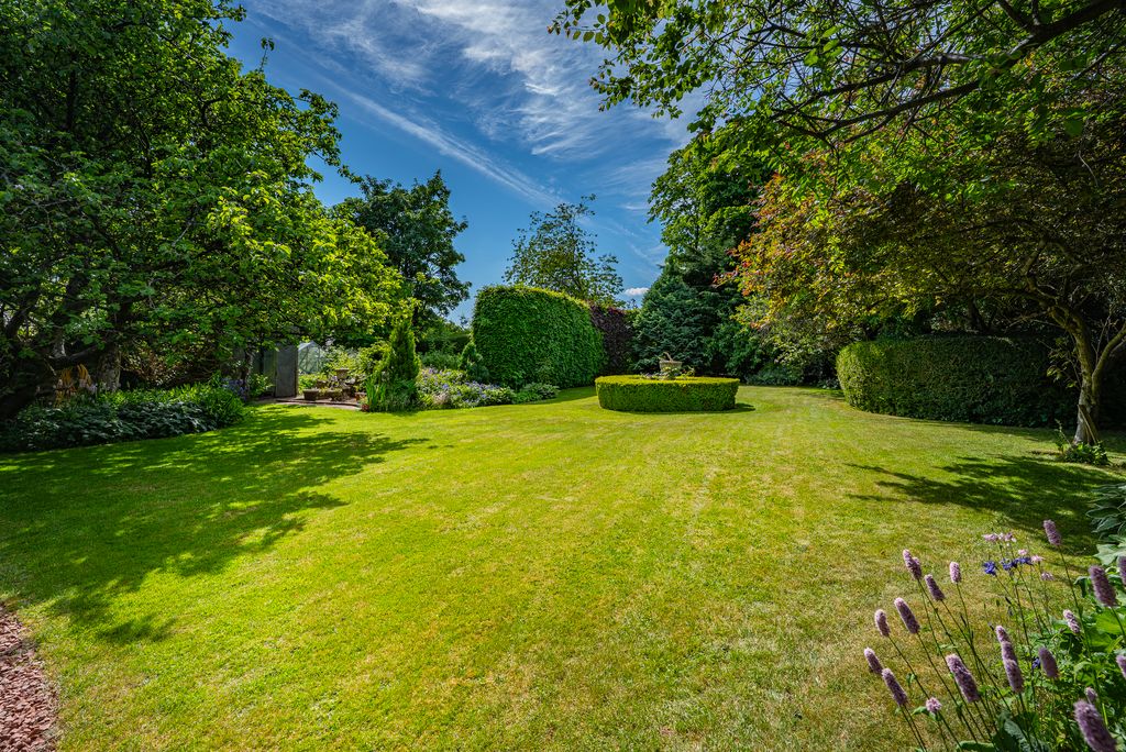 Property photo 2 of 74
