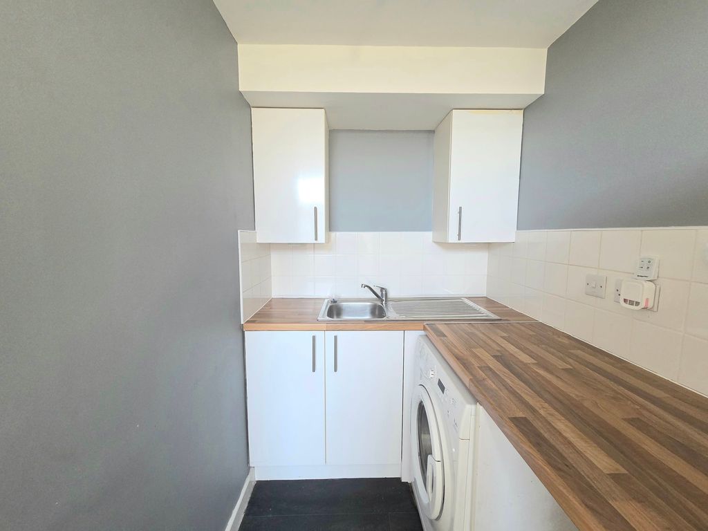 Property photo 3 of 4 Kitchen