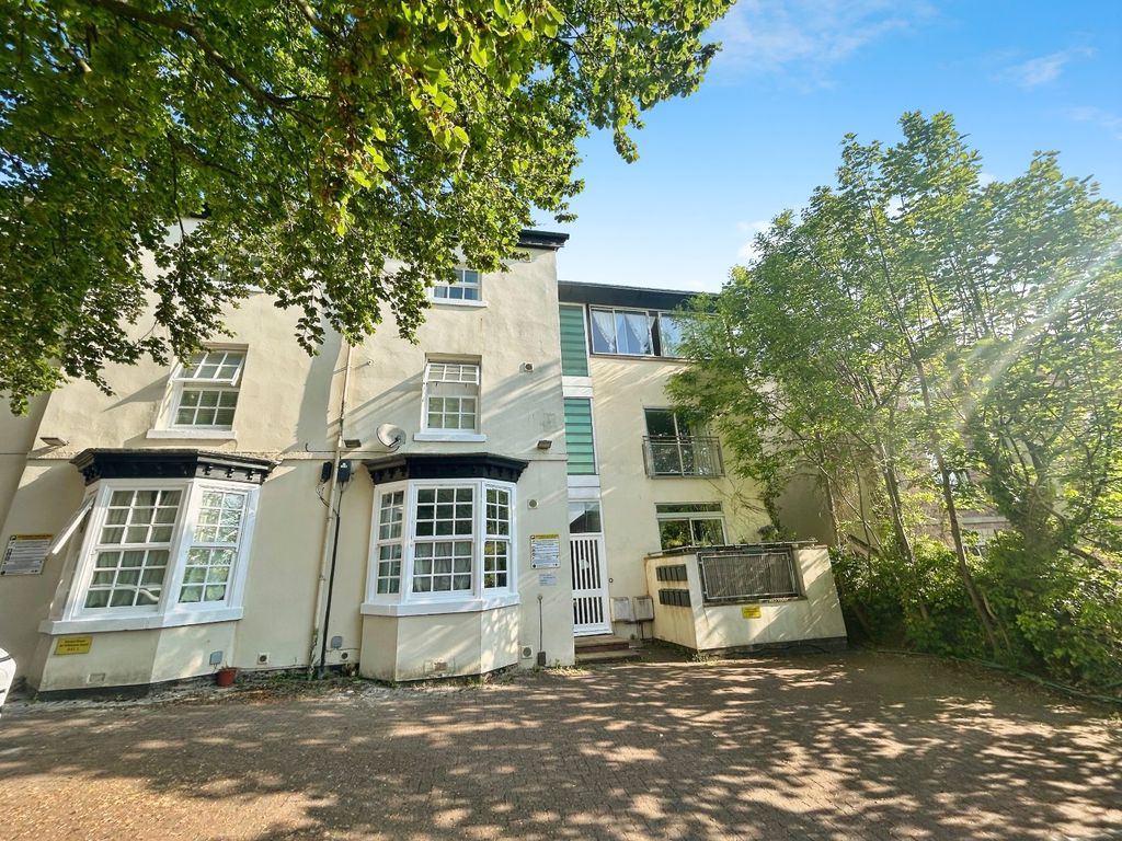 Property photo 2 of 18 External