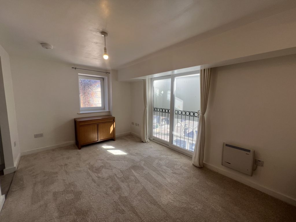 Property photo 2 of 6 Living Room