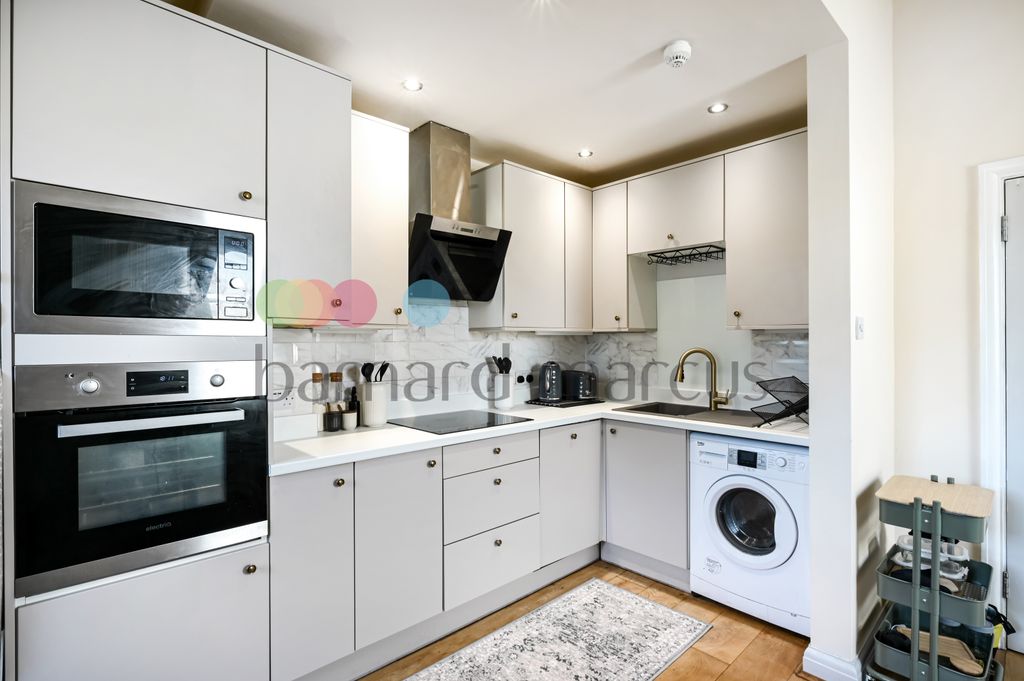 Property photo 3 of 6 Kitchen