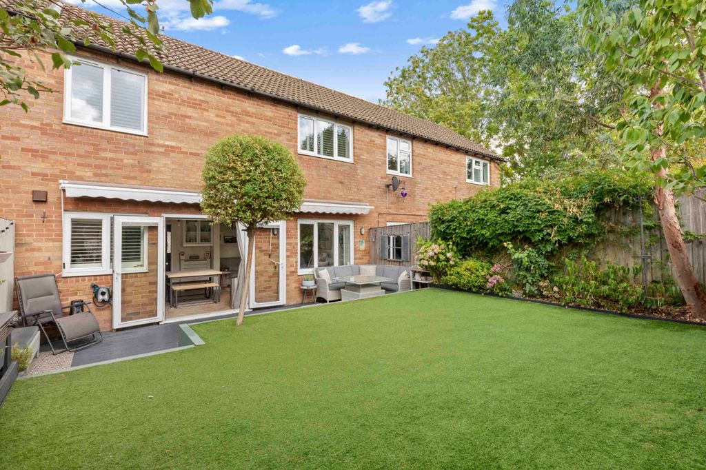 Property photo 1 of 14 3 George Close, Sl7 1Tr (Low Res)-12