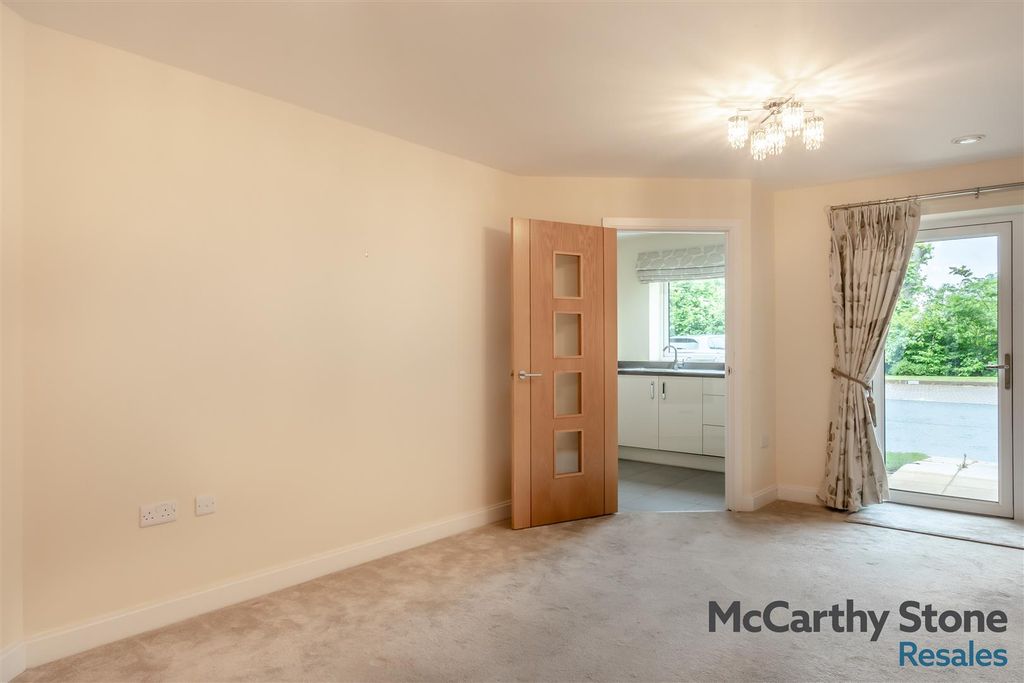Property photo 3 of 26 8694086-Interior08.Jpg