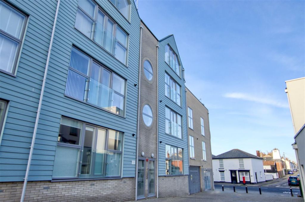 Property photo 2 of 12