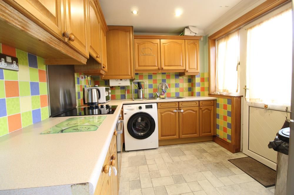 Property photo 3 of 10 Kitchen