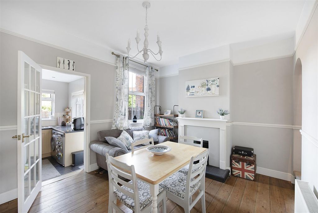 Property photo 2 of 28 Fornham Road Ph12.Jpg