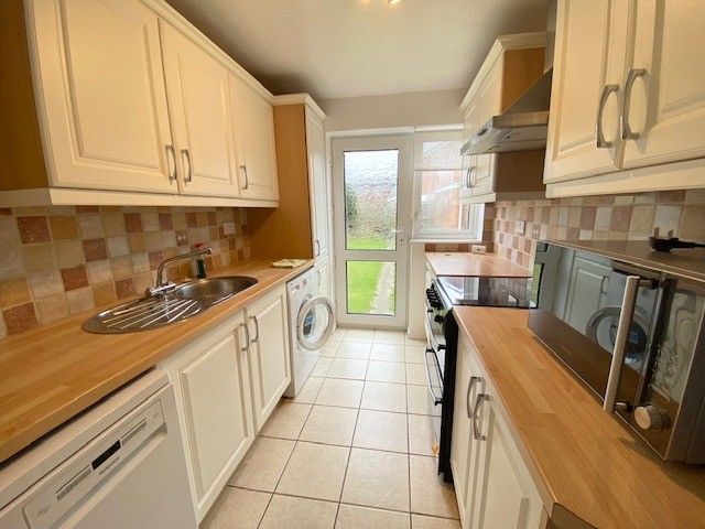 Property photo 3 of 9 Kitchen