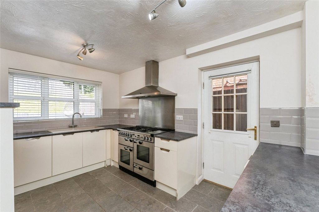 Property photo 2 of 19 Picture No. 28