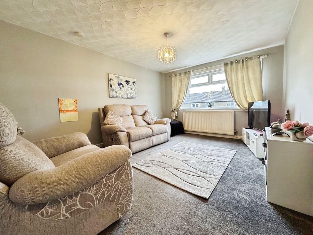 Property photo 3 of 22 Lounge