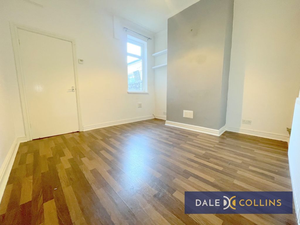 Property photo 3 of 10 Photo 6