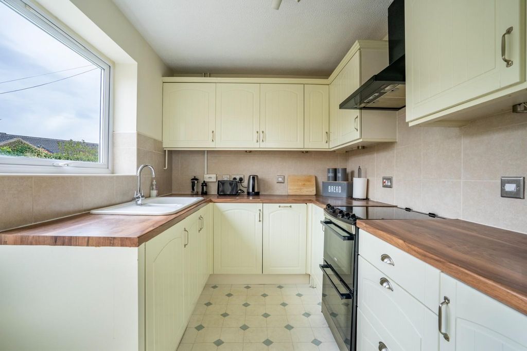 Property photo 2 of 15 Kitchen