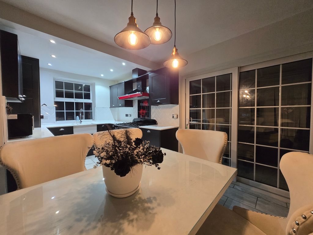 Property photo 2 of 12 Kitchen Diner