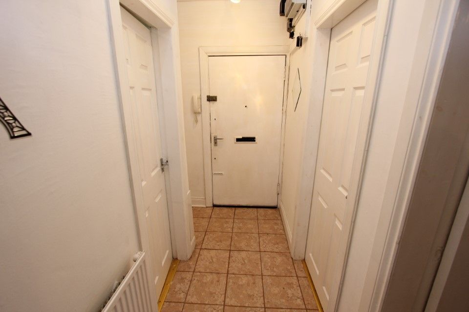 Property photo 2 of 10 Hall