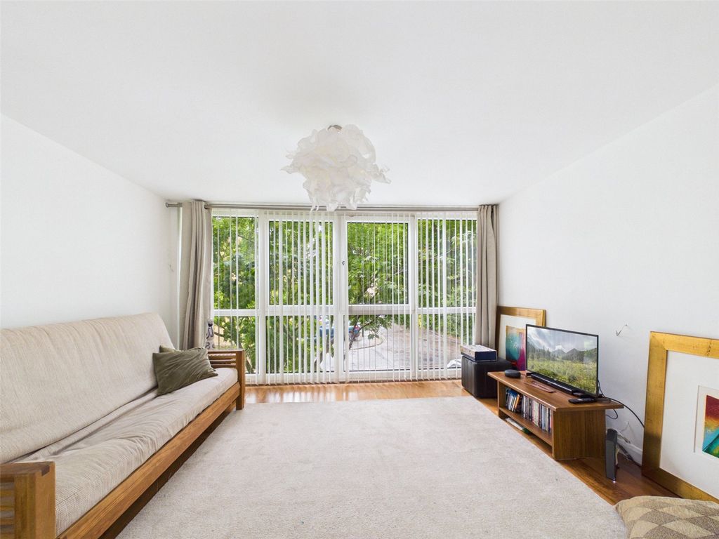 Property photo 2 of 12 Picture No. 27