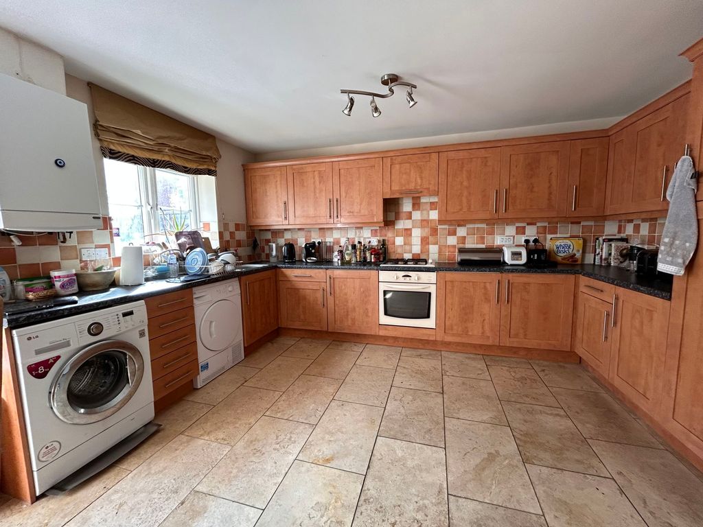 Property photo 3 of 21
