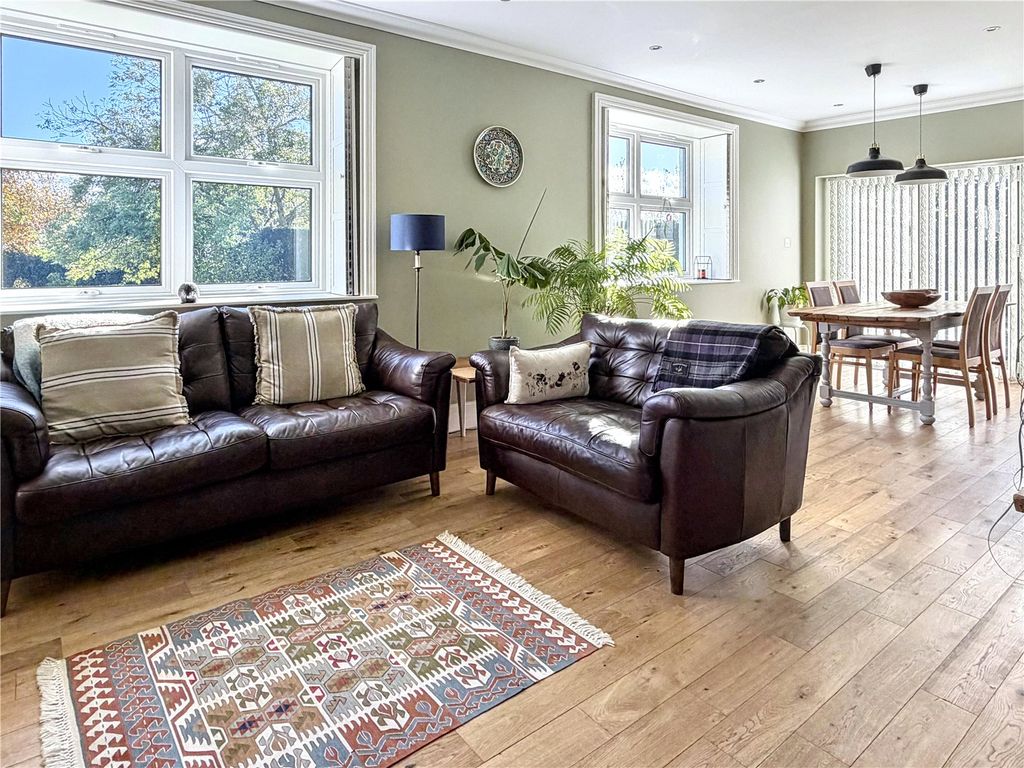 Property photo 3 of 33 Picture No. 13