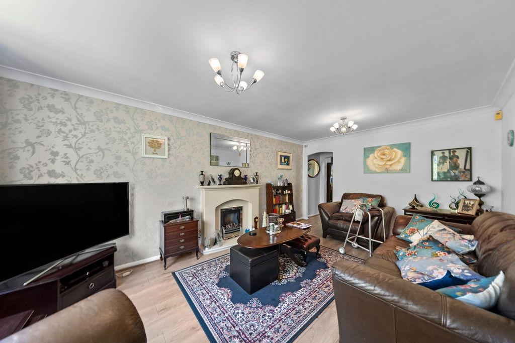 Property photo 3 of 34