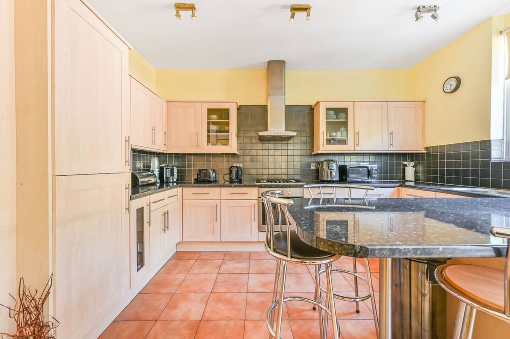 Property photo 3 of 12
