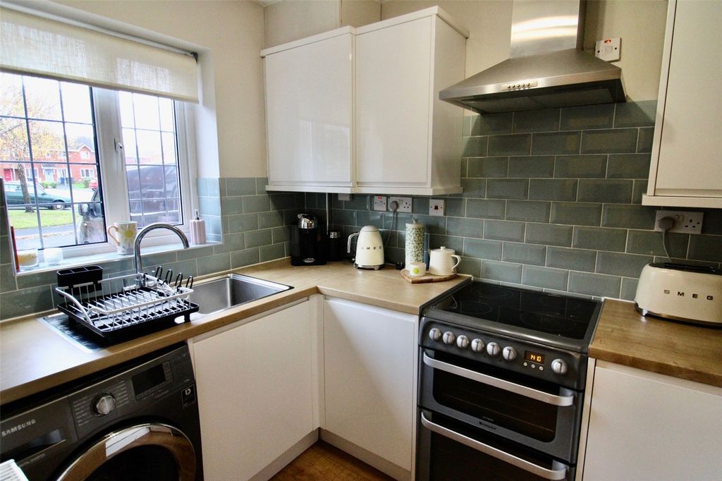 Property photo 3 of 15 Kitchen