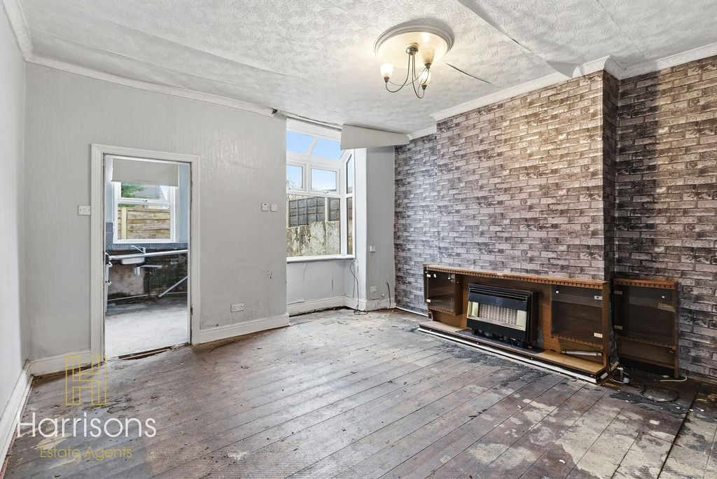 Property photo 2 of 22 4956453