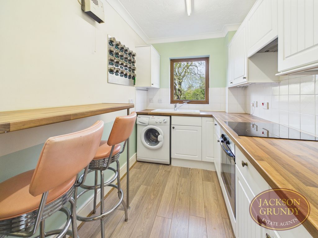 Property photo 3 of 9 Harlestone Road