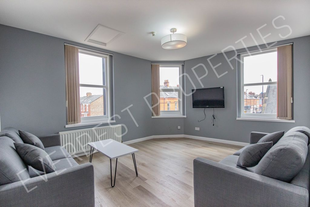 Property photo 3 of 13 1