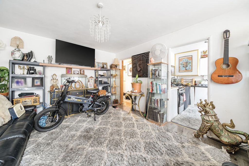 Property photo 3 of 11 1316003-6-6874Def...