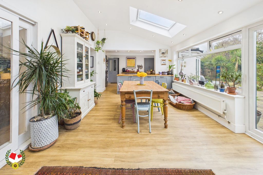 Property photo 3 of 26