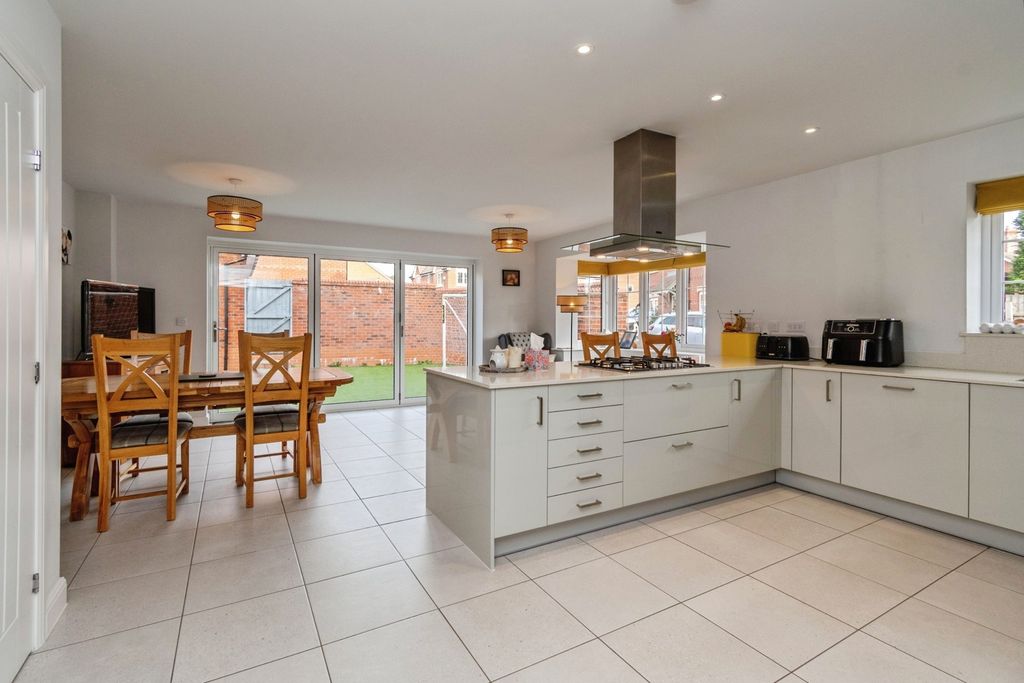 Property photo 3 of 31 Kitchen Diner Family