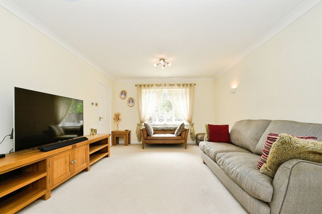 Property photo 2 of 18